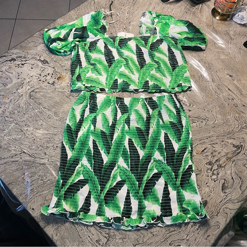 Plus Size Smocked Tropical top and Leaf Skirt setTop is size 2x - Picture 10 of 13